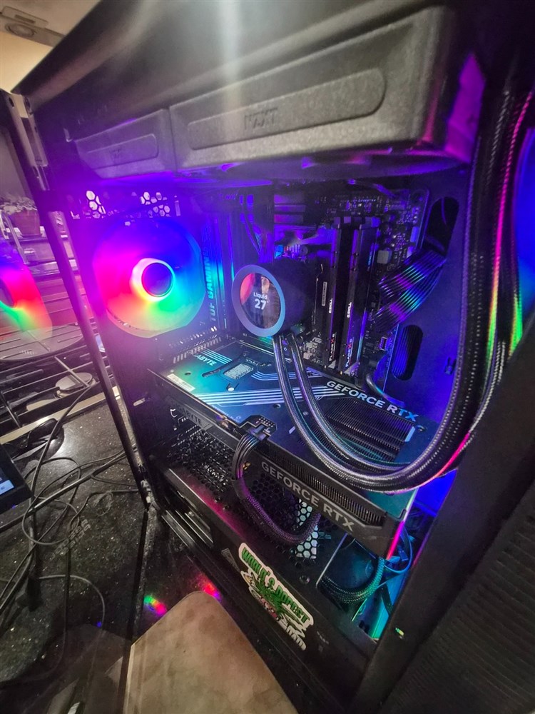 Simple and clean 2.0 - Micro Center Build