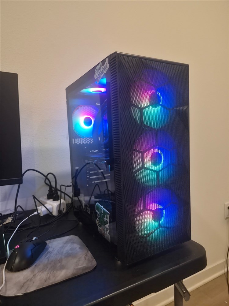 Simple and clean - Micro Center Build