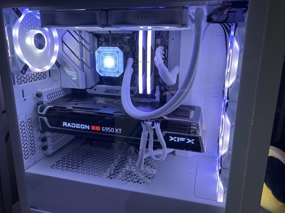 4000D White Build - Micro Center Build