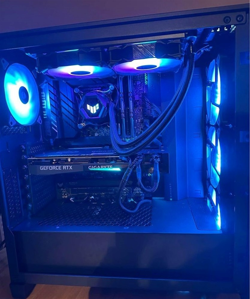 Intel Coe i7 12700K RTX 3070 GAMING PC - Micro Center Build