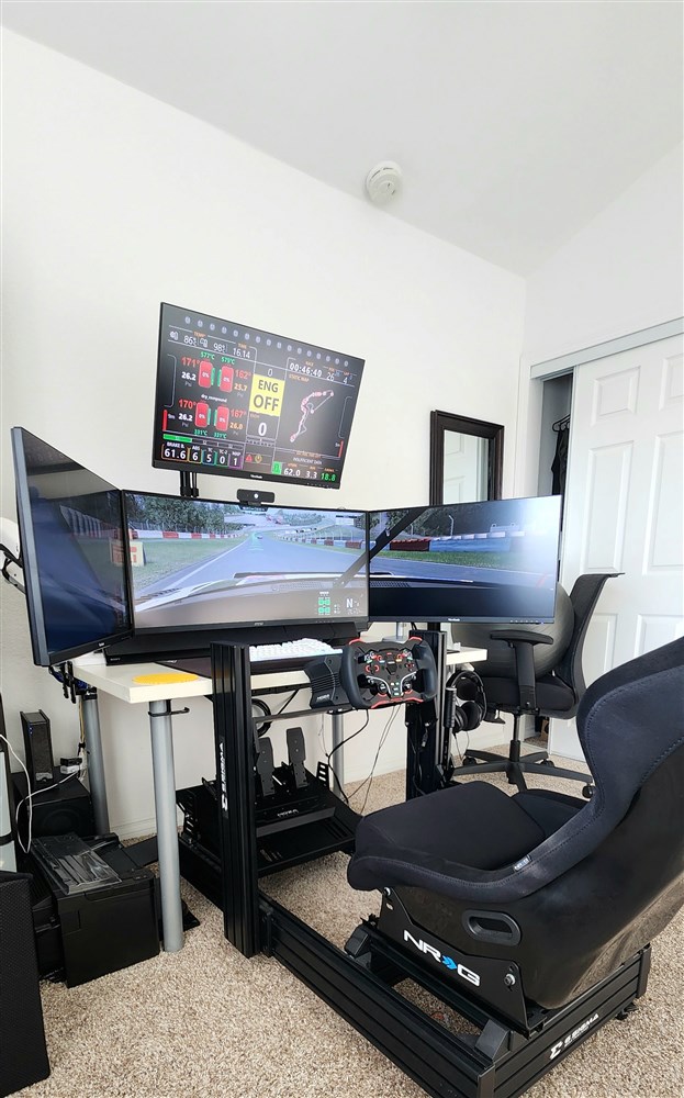 quad-monitor racing thumbnail