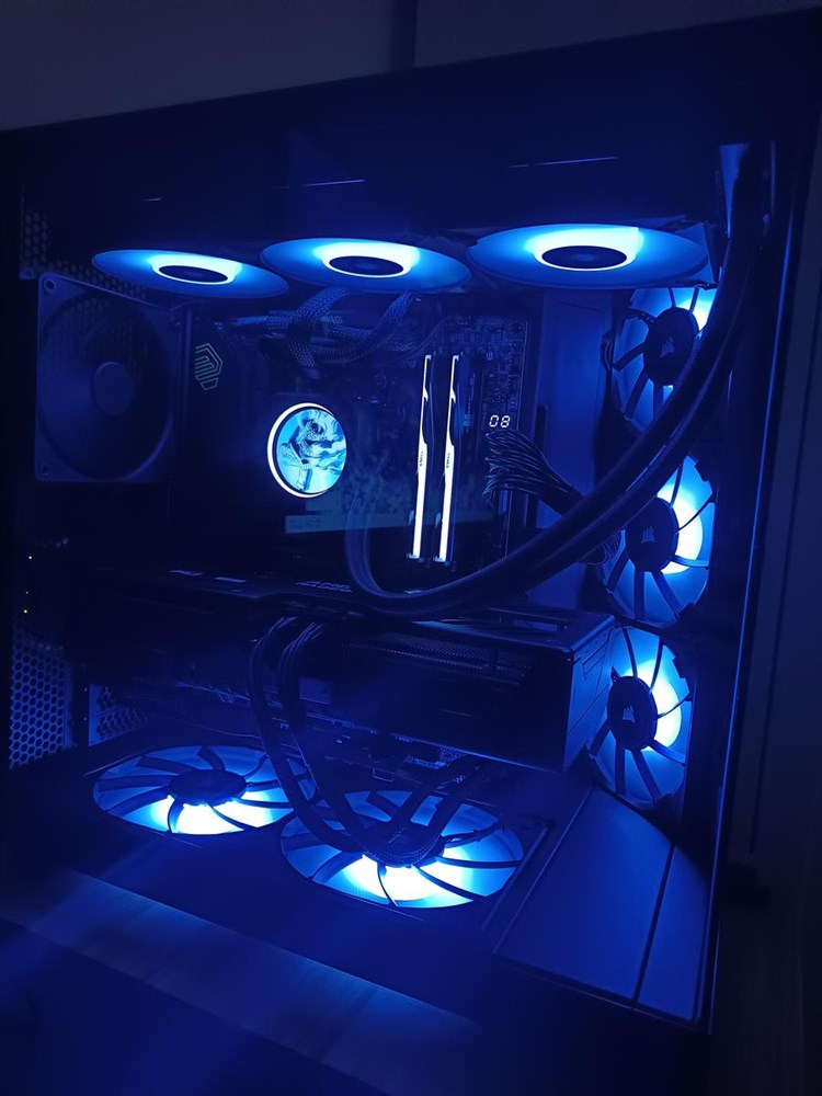 AMD 7800X3D and 9070XT Gaming PC thumbnail