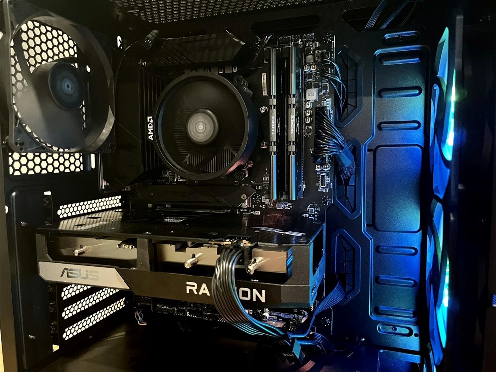 Simple & clean - Micro Center Build