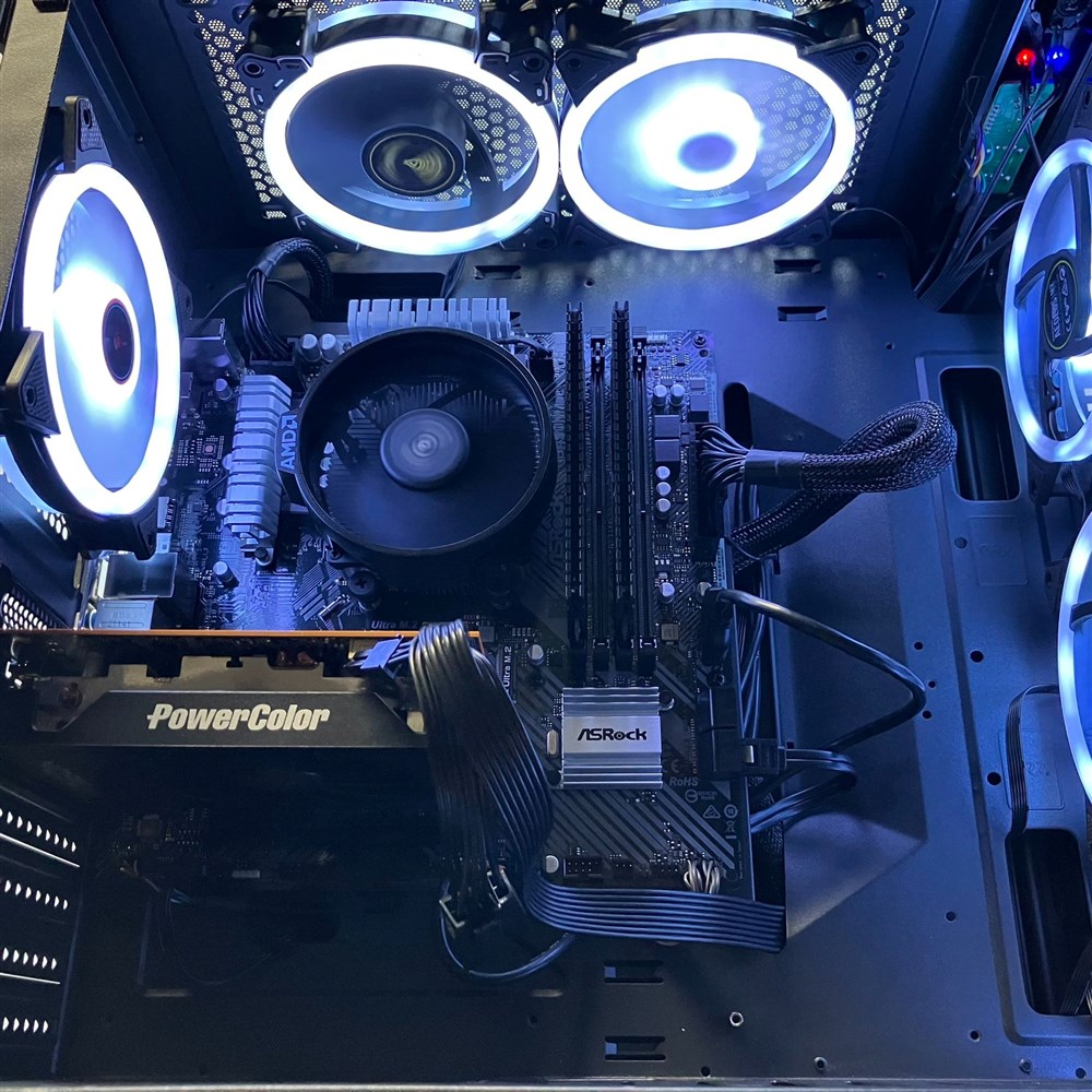 Simple but a legend - Micro Center Build