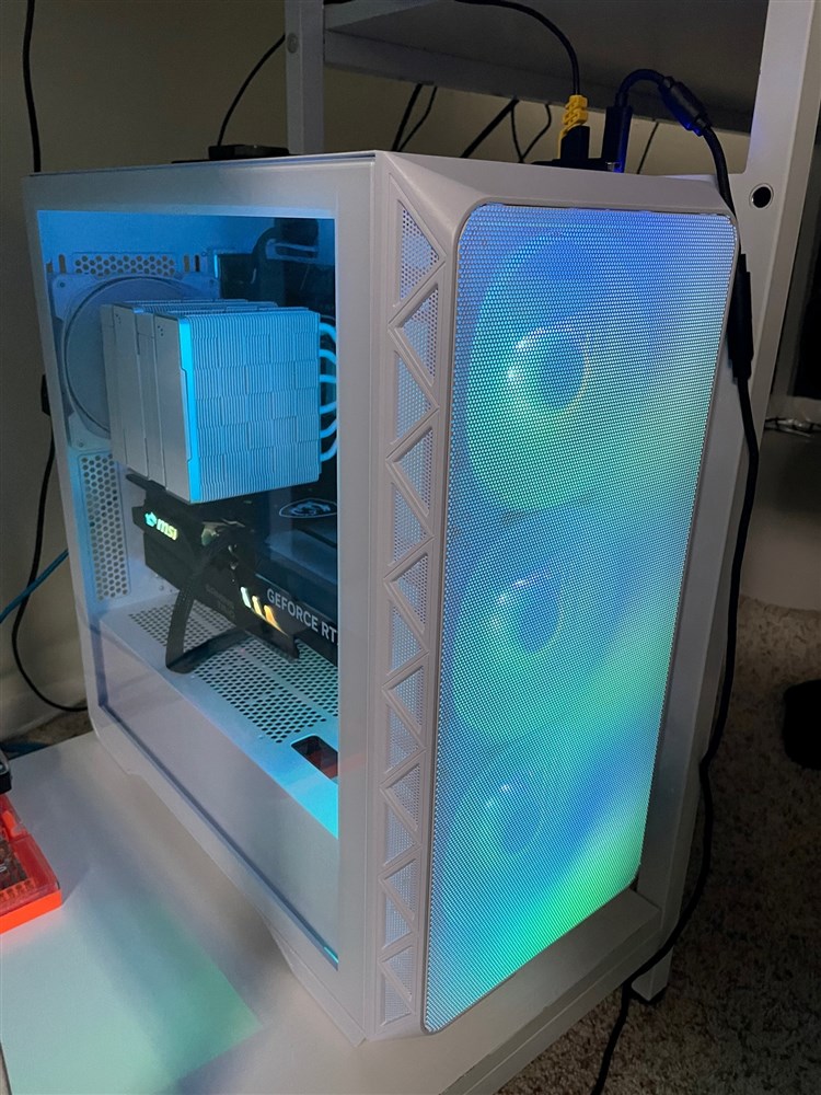 Clean White Build, solid for Mid range gaming. thumbnail