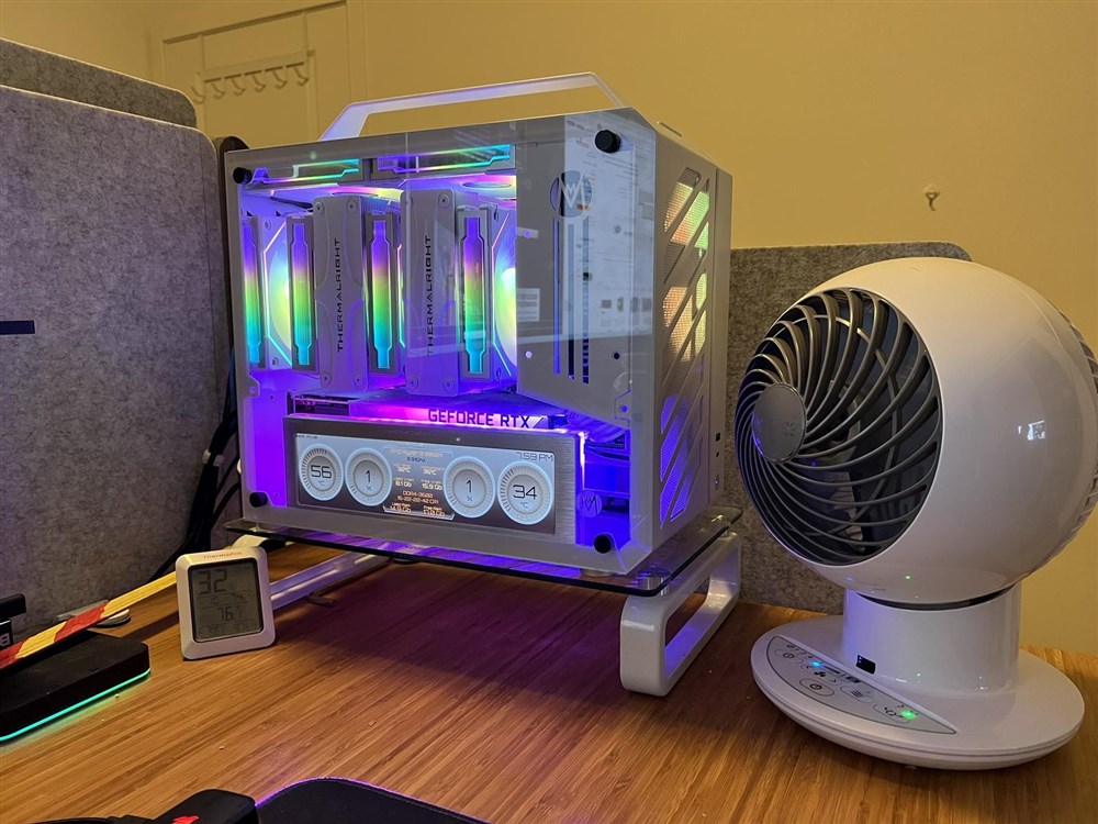 Chonky Snowman - Sub 18L MATX White Build thumbnail