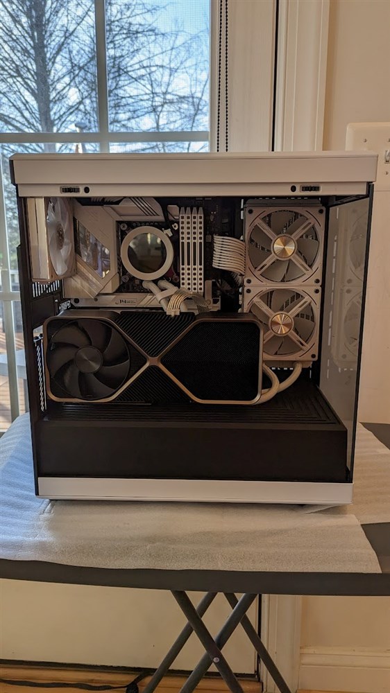 Hyte Y40 Clean White Build with 4080 FE card thumbnail
