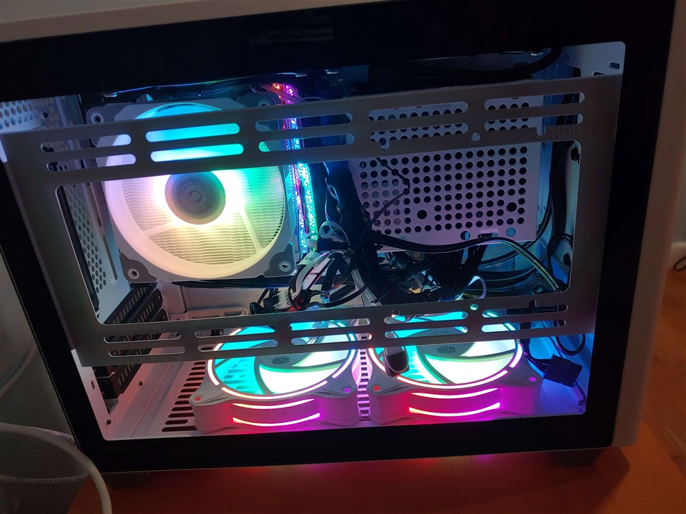 White knight - White themed build with mostly white components except for Power supply thumbnail