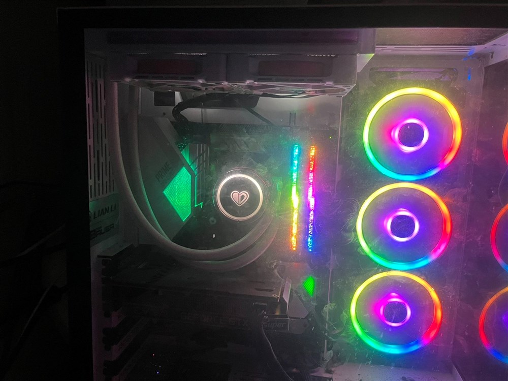 gaming pc for my free time for school thumbnail