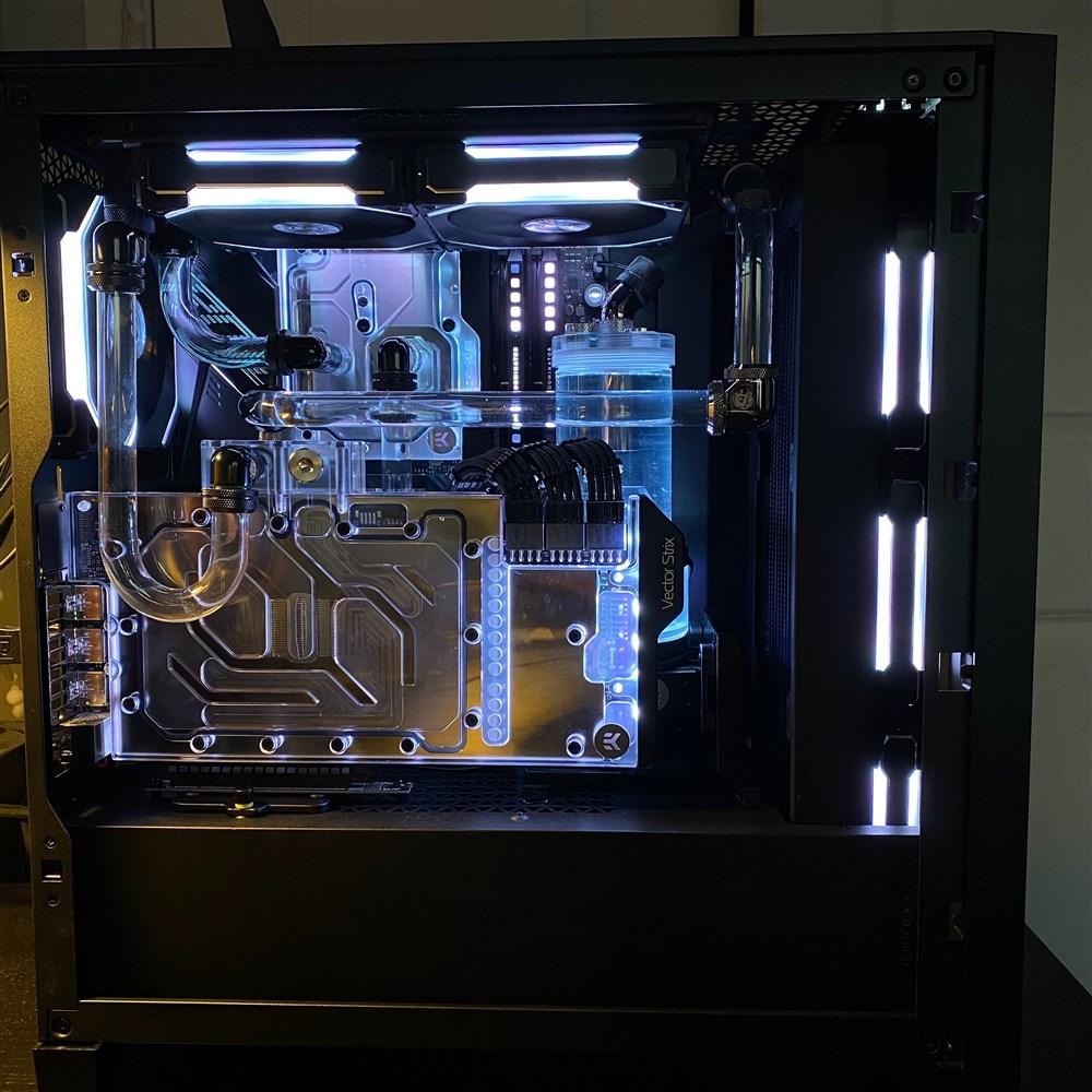 Corsair 4000D water cooling system. #Bitwit - Micro Center Build