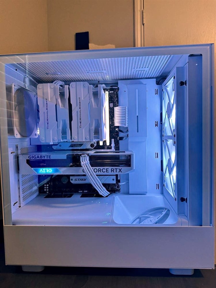 Clean all white gaming rig - Micro Center Build