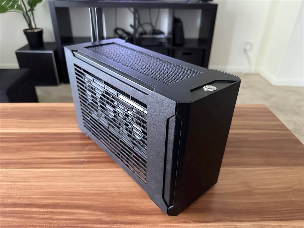 Premium ITX Gaming PC - Sliger SM550 SFFPC build (2020) thumbnail